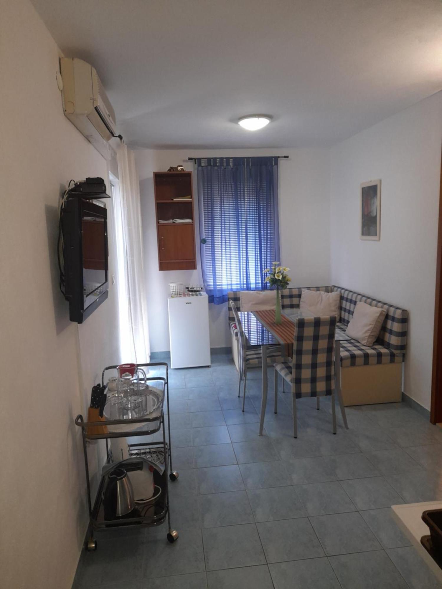 Nives B. Apartment Supetar Exterior foto