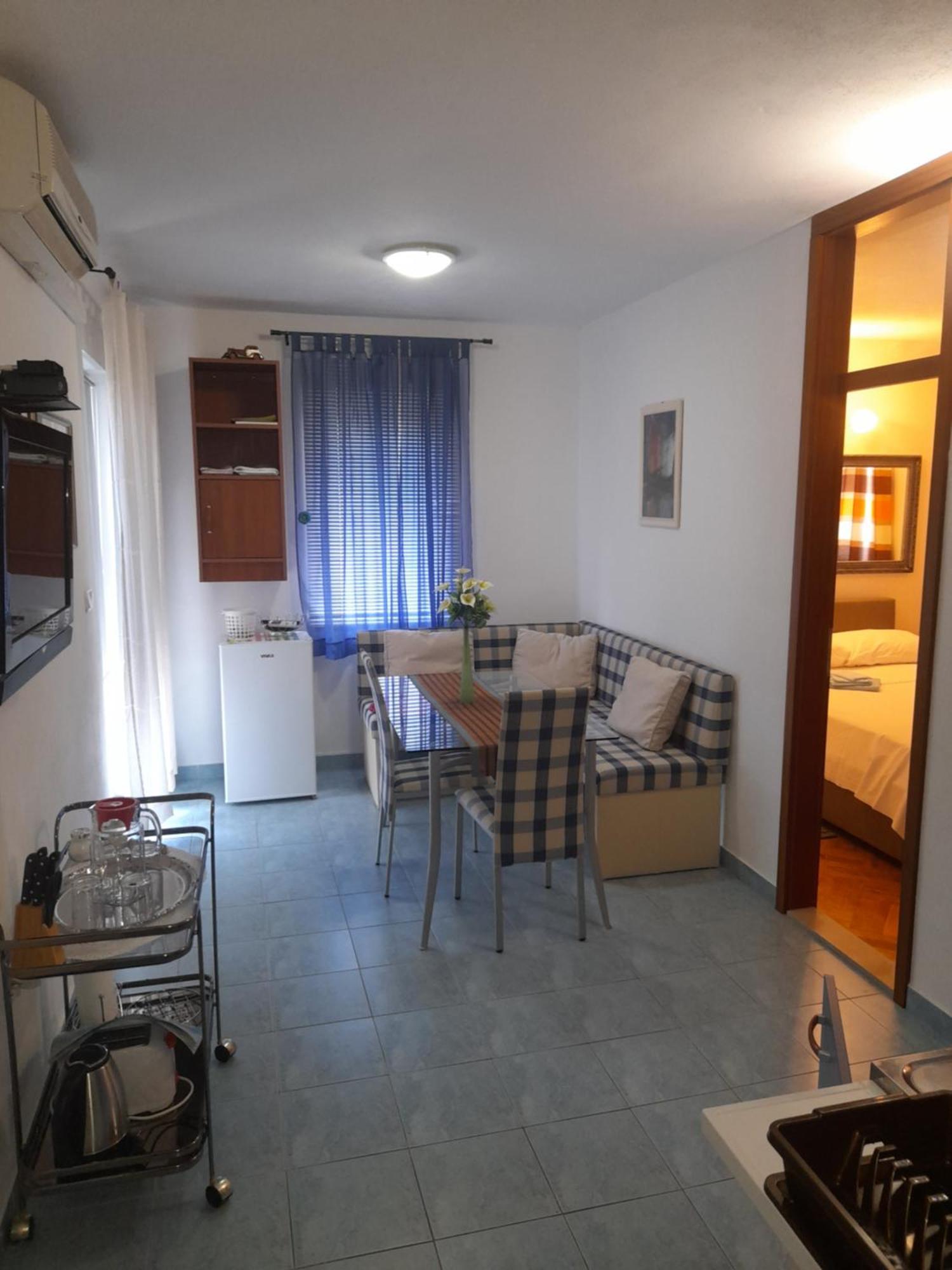 Nives B. Apartment Supetar Exterior foto