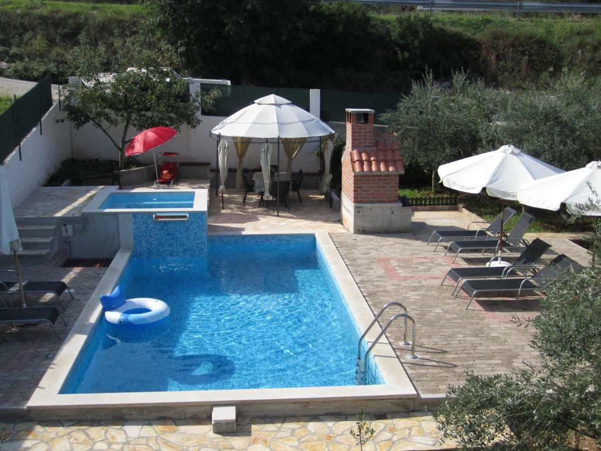 Nives B. Apartment Supetar Exterior foto
