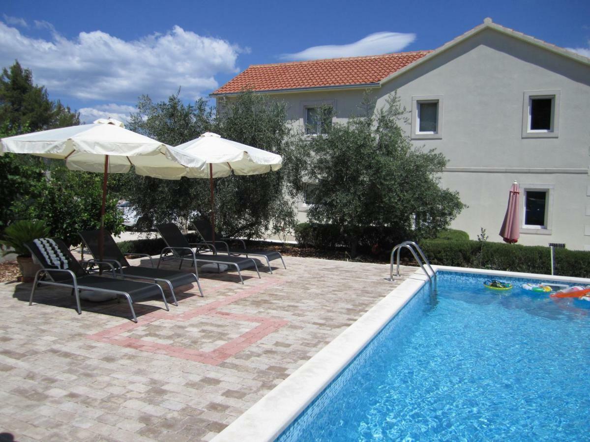 Nives B. Apartment Supetar Exterior foto