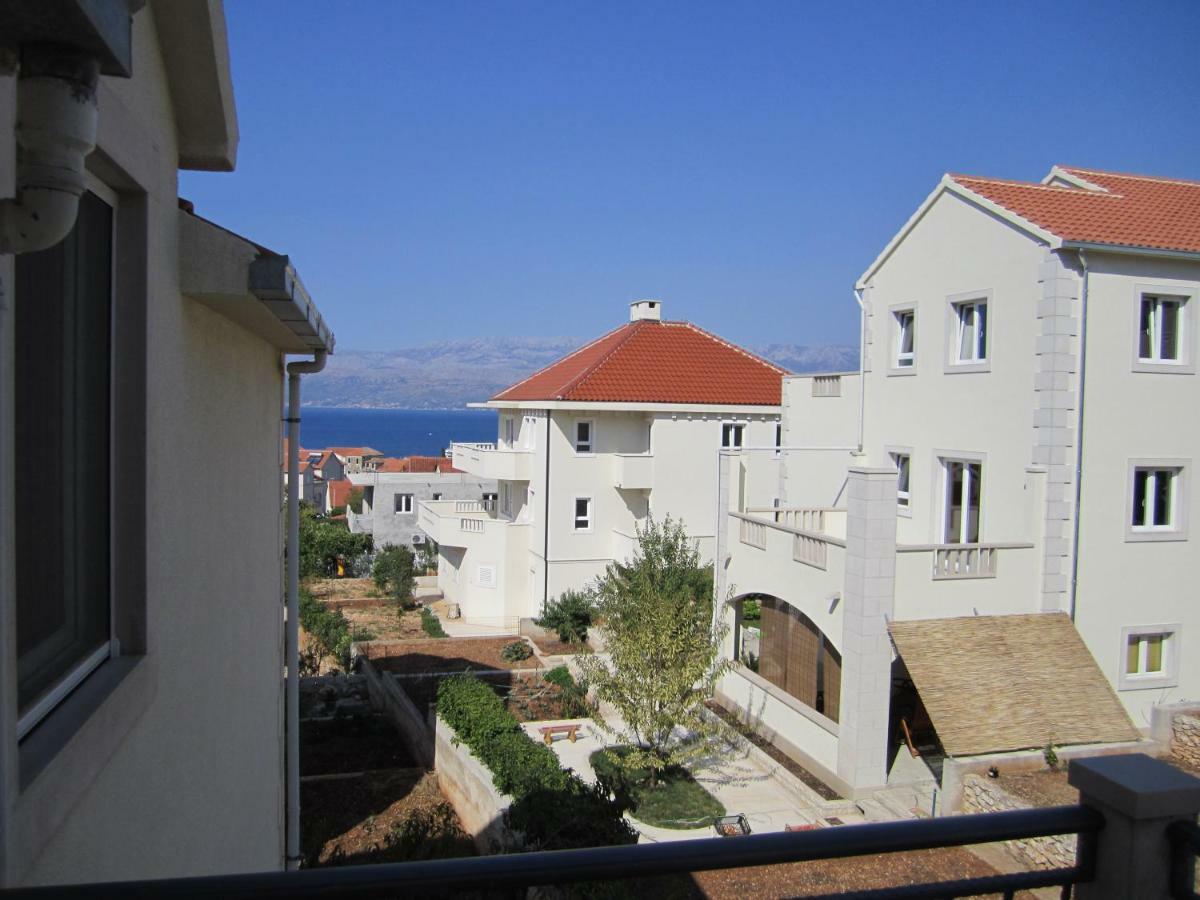 Nives B. Apartment Supetar Exterior foto