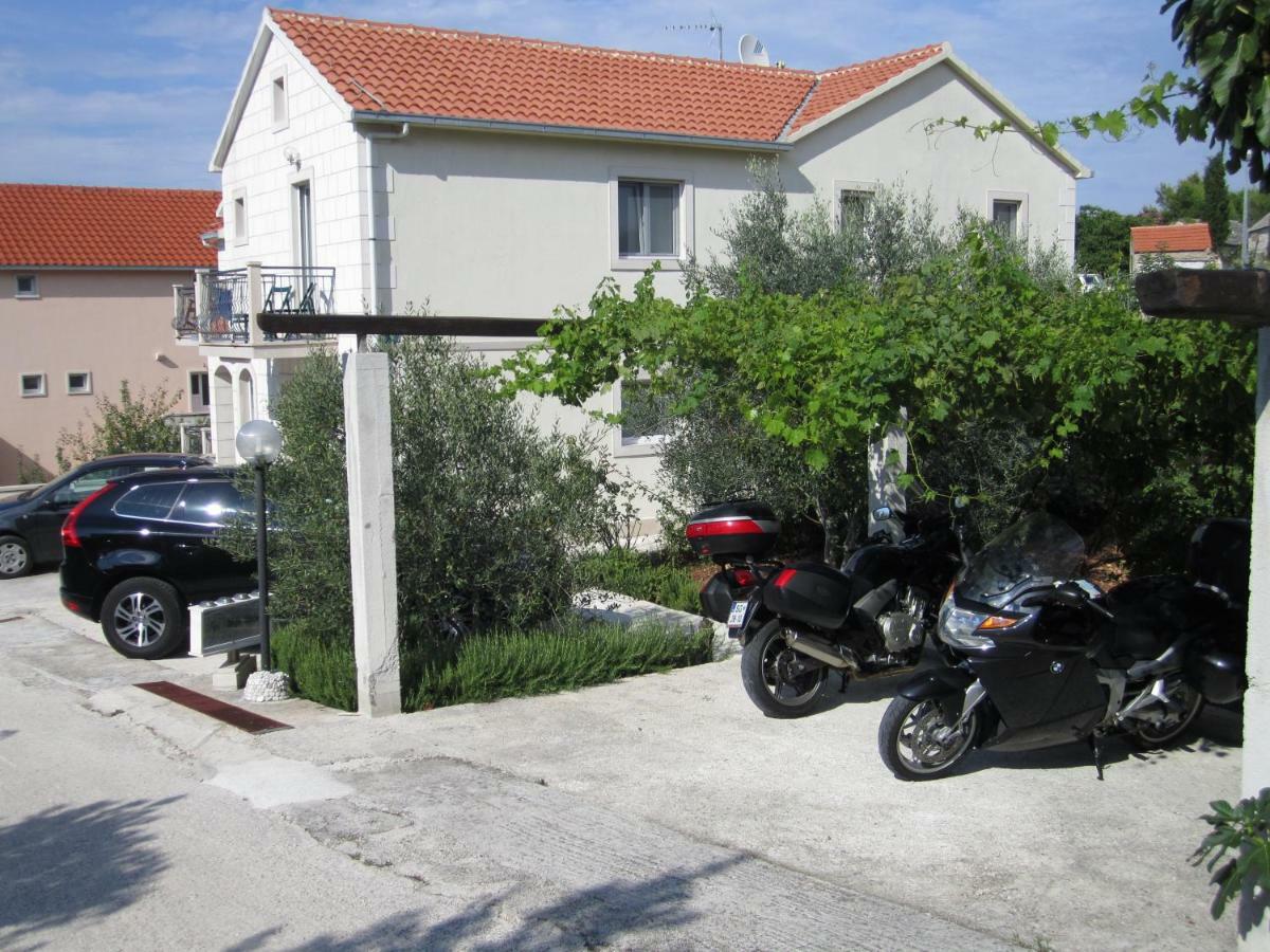 Nives B. Apartment Supetar Exterior foto