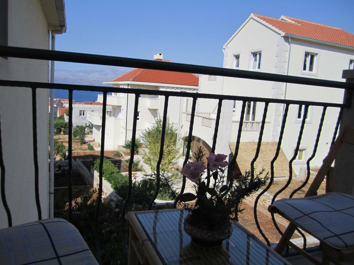 Nives B. Apartment Supetar Exterior foto