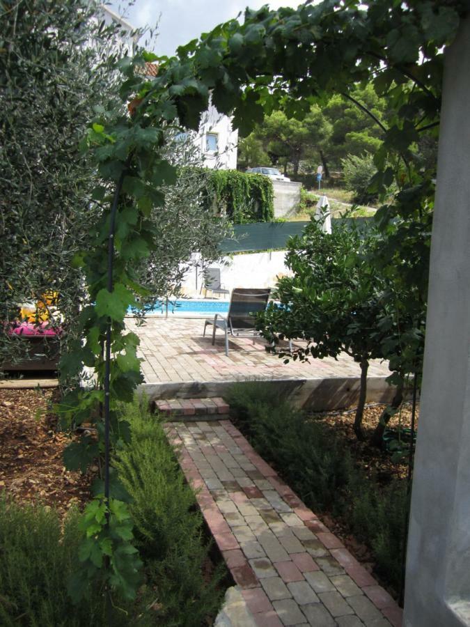 Nives B. Apartment Supetar Exterior foto