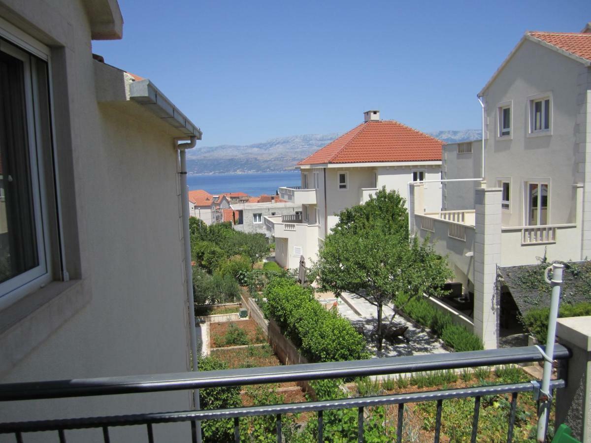 Nives B. Apartment Supetar Exterior foto