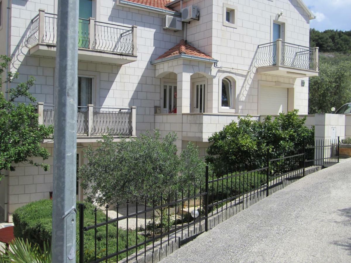 Nives B. Apartment Supetar Exterior foto
